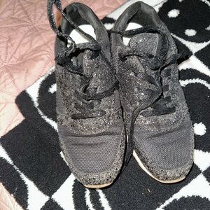 Black Athletic Shoes with Textured Knit Upper